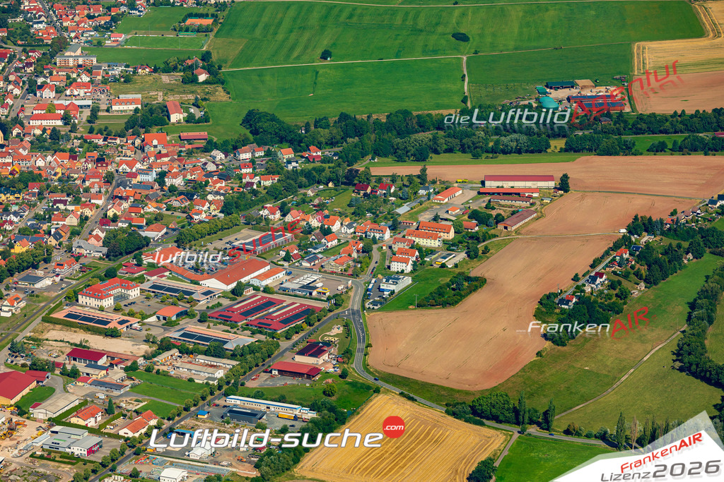 Neue Luftbildaufnahme der Stadt Dermbach - Das Luftbild wurde 2025 vom UL-Flugzeug heraus erstellt ( keine Drohnenaufnahme ) - Hochauflösende Luftaufnahme - für Wandbilder und großformatige Ausdrucke geeignet. Das besondere Geschenk!Hier alle&nbsp;Infos zur Lizenzierung der LuftaufnahmeWir fliegen auch dieses Jahr wieder in Ihre Region um Luftbilder zu erstellen.- Luftbild anfragen