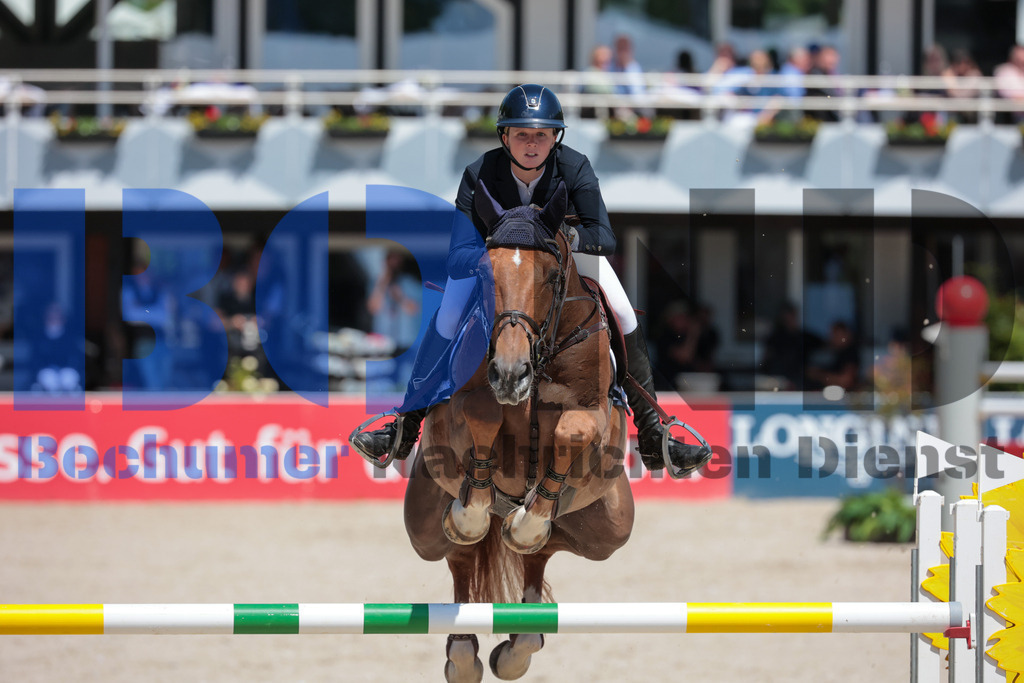 Longines Balve Optimum - Springen Samstag {date} -  | {headline}(Foto: Sebastian Sendlak / BOND) - Realisiert mit Pictrs.com