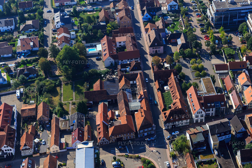 Luftbild: Rheinstraße x Bahnhofstr in Kandel im Bundesland Rheinland-Pfalz in Deutschland. Foto: IMG_094932.jpg vom 24.09.2016 durch Werner Riehm/FLY-FOTO.de