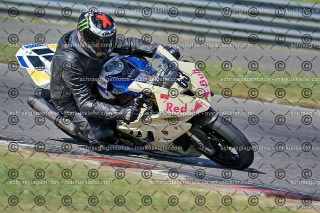 25bt04-0018 | markuskiefer.com - Realisiert mit Pictrs.com