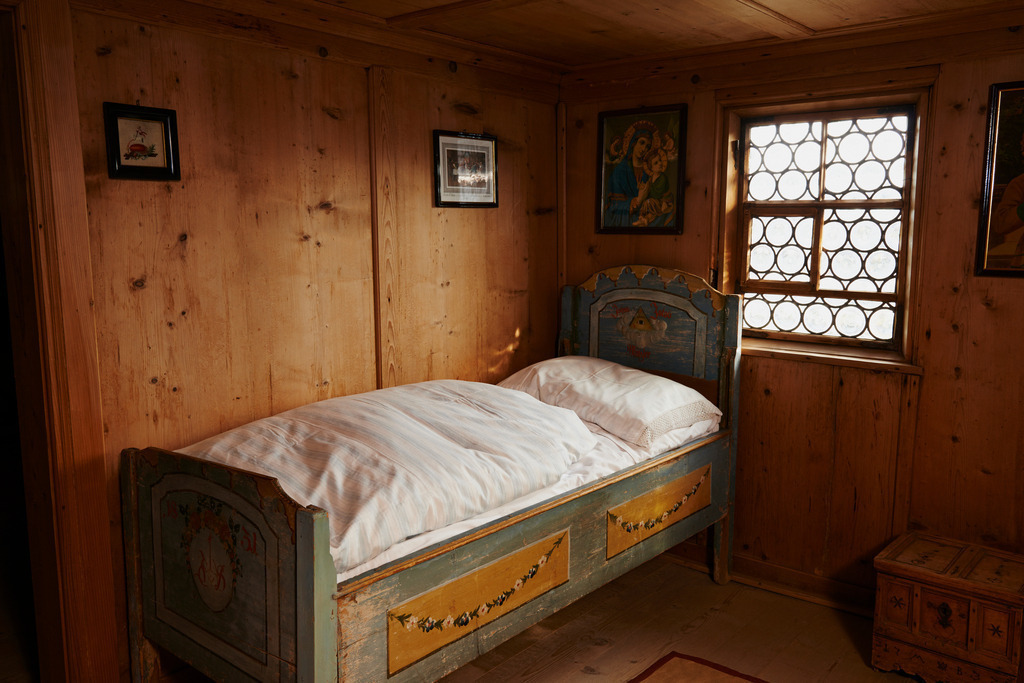 Einzelbett | Schwarzenberg, Austria - November 04, 2013: Heimatmuseum Schwarzenberg im Bregenzerwald;  Einzelbett. - Realisiert mit Pictrs.com