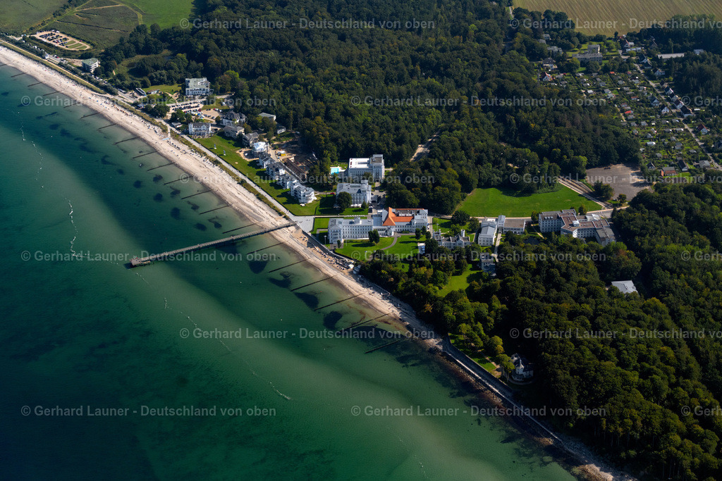 4062121 | HEILIGENDAMM 08.09.2021 Gebäudekomplex der Hotelanlage " Grand Hotel Heiligendamm " an der Prof.-Dr.-Vogel-Straße in Heiligendamm im Bundesland Mecklenburg-Vorpommern, Deutschland. Weiterführende Informationen bei: Grand Resort Heiligendamm GmbH &amp; Co. KG. // Complex of the hotel building " Grand Hotel Heiligendamm " on Prof.-Dr.-Vogel-Strasse in Heiligendamm in the state Mecklenburg - Western Pomerania, Germany. Further information at: Grand Resort Heiligendamm GmbH &amp; Co. KG. Foto: Gerhard Launer