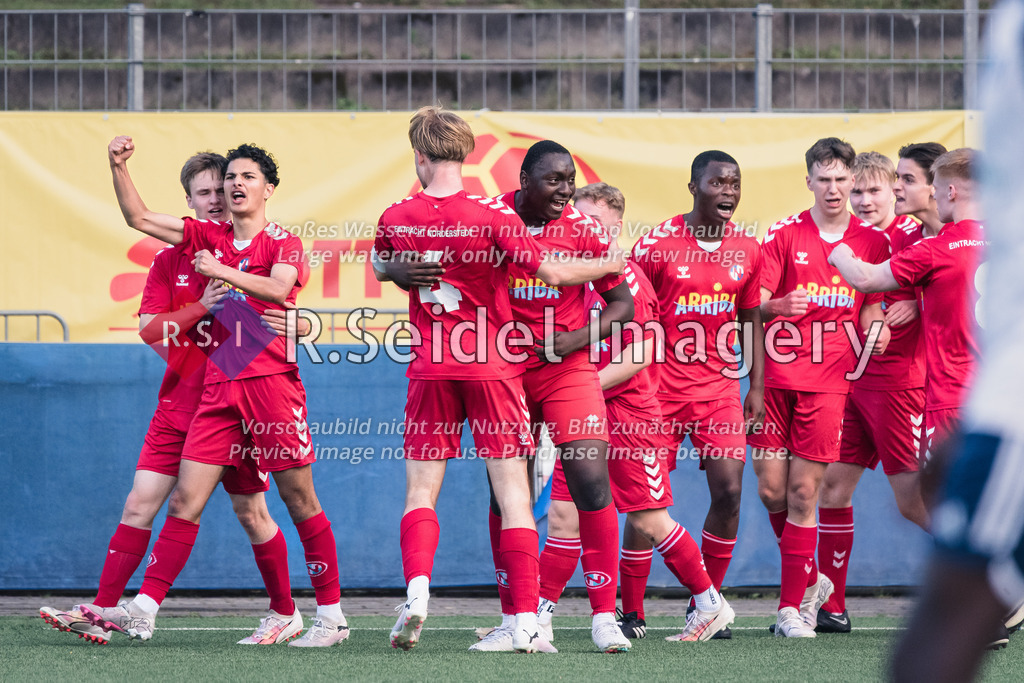 RS-1-051914 | Norderstedter Spieler jubeln nach dem frühen 1:0 von Christian David Bento Waldheim (#11, Norderstedt, 2.v.l.)