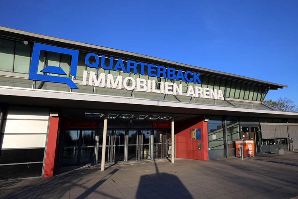Foto: Leipzig - Arena Leipzig | Das Team hinter BILDLEXIKON LEIPZIG bündelt historische wie aktuelle Informationen über die Stadt Leipzig in Text und Bild auf einer Plattform und stellt diese der interessierten Öffentlichkeit zur Verfügung.