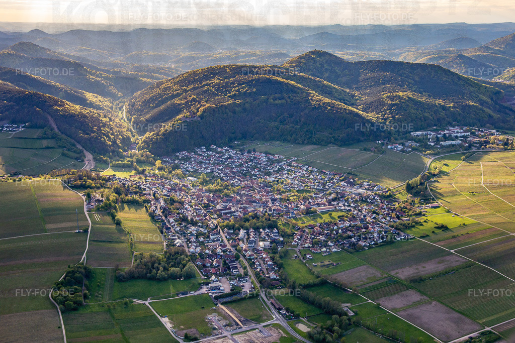 Ortsansicht von Osten | Luftbild: Ortsansicht von Osten in Klingenmünster im Bundesland Rheinland-Pfalz in Deutschland. Foto: IMG_140285.jpg vom 23.04.2024 durch ©2025 Werner Riehm fly-foto.de/copyright - Realisiert mit Pictrs.com
