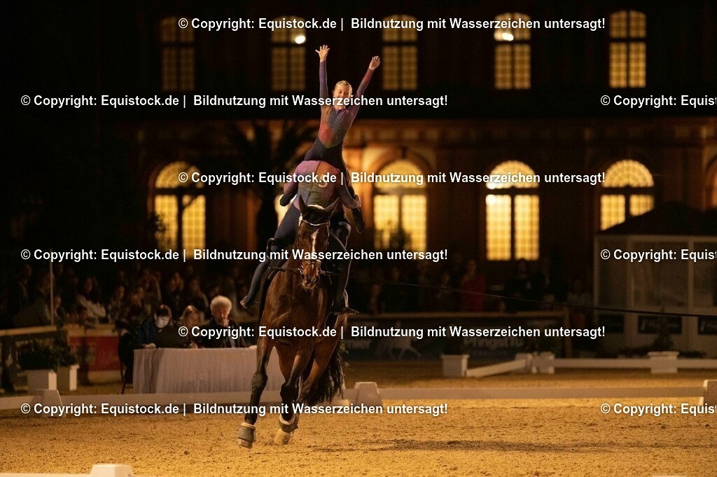 20230527_Voltigieren_NASPA_Flutlicht_1115 | equistock