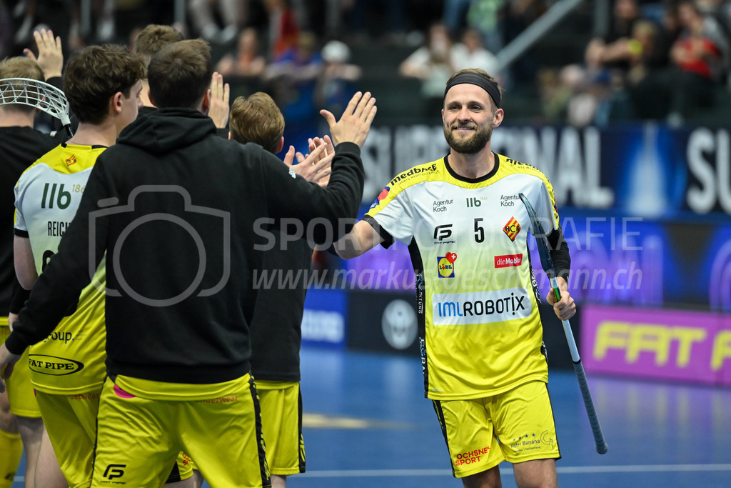 Zug United - HC Rychenberg - 25. April 2026 | Johan Larsson (#5 HC Rychenberg Winterthur) erzielt in der dritten Minute zum 0:1 am L-UPL Superfinal-Spiel zwischen Zug United und HC Rychenberg am 25. April 2026 in der BCF Arena, Fribourg, Schweiz.Bild: Sportfotografie Markus Aeschimann | www.markus-aeschimann.ch - Realisiert mit Pictrs.com