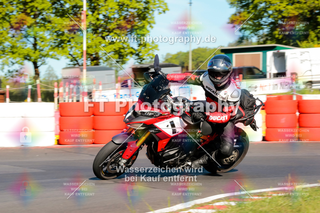 Moto-TeamOBK-21107 | Hier findet Ihr Bilder von Touristenfahrten auf der Nürburgring Nordschleife oder von anderen Veranstaltungen die ich besucht habe. Viel Spass beim Durch Schauen 