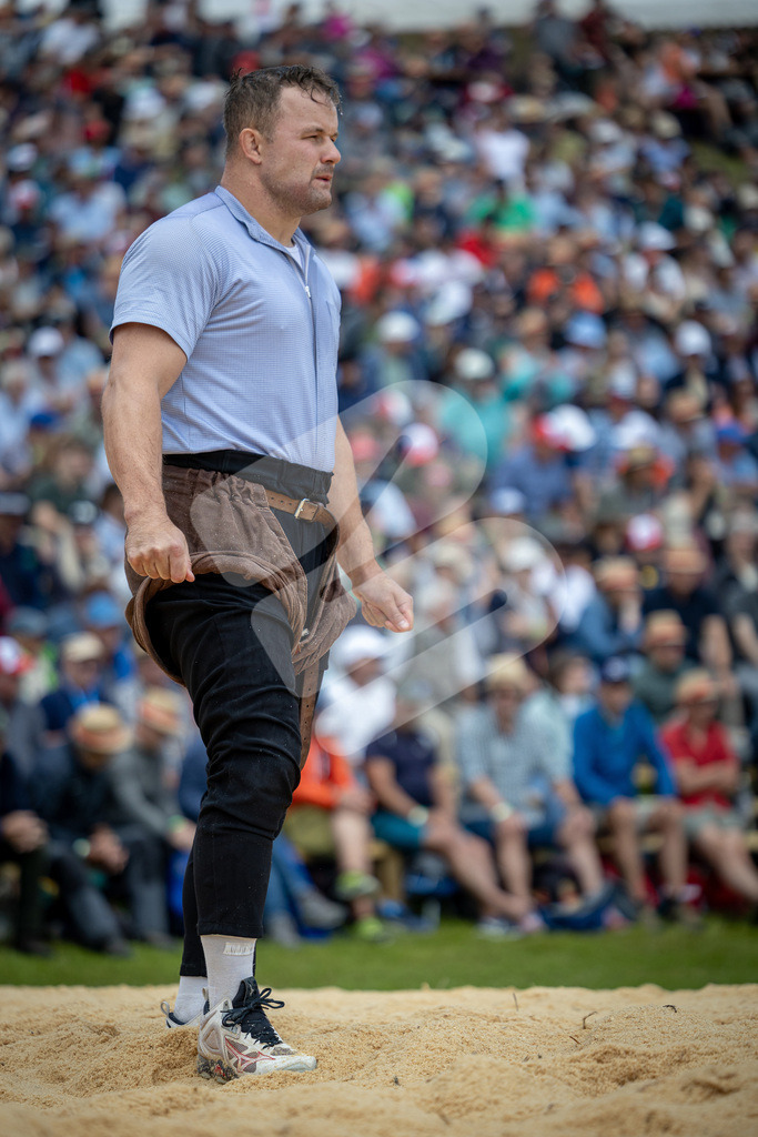 Rigi2025_1604 | Die Schwinger des Schwyzer Kantonalen Schwingerverbandes: Fotos, die Dynamik und Leidenschaft festhalten, sowie emotionale Momente aus dem traditionellen Schwingsport zeigen. - Realisiert mit Pictrs.com