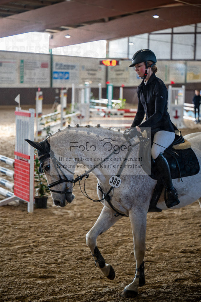 Hallenreittunier Voxtrup 2023 | Entdecke hochwertige Reitturnierfotos von Foto Oger. Professionell, emotional und authentisch – jetzt Lieblingsmomente im Shop bestellen.Deutschlandweite Turnierfotografie. - Realisiert mit Pictrs.com