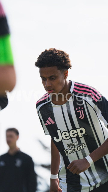 juv_lut_fmachado-0022 | Images from the Juniors B match between Juventus Academy and FC Lutry, played on 18 March 2026 in Lutry, Switzerland, featuring players, coaching staff and match action throughout the game.