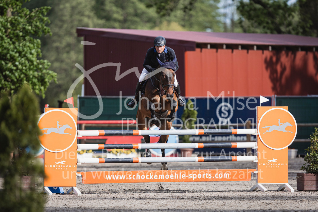 250506_Mühlen_SprPf-M-522 | Deine schönsten Turniermomente als professionelle Fotos! Entdecke hochwertige Pferdesport-Fotografie im Online-Shop. Jetzt Fotos finden & bestellen!