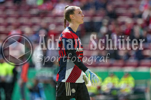 14.05.2026, GER, Fussball, Frauen, DFB-Pokal, Finale, Saison 2025/2026, VfL Wolfsburg - FC Bayern München | Ena Mahmutovic (Bayern) schaut