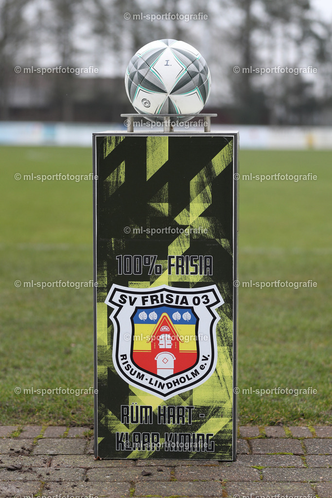 Fußball I Frauen I Saison 2025/2026 I Oberliga Schleswig-Holstein I 12. Spieltag I SV Frisia 03 Risum-Lindholm - Eichholzer SV | ml-sportfotografie - Realisiert mit Pictrs.com