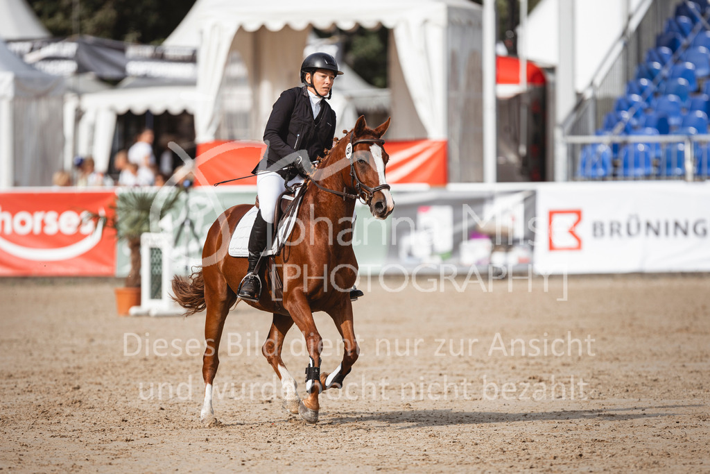 240906_BuCha_Pony-L-6j-257 | Deine schönsten Turniermomente als professionelle Fotos! Entdecke hochwertige Pferdesport-Fotografie im Online-Shop. Jetzt Fotos finden & bestellen!