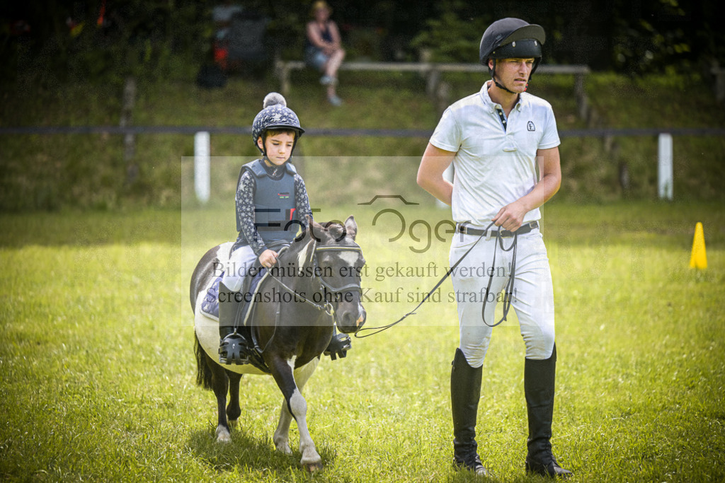 DOS_5534 | Entdecke hochwertige Reitturnierfotos von Foto Oger. Professionell, emotional und authentisch – jetzt Lieblingsmomente im Shop bestellen.Deutschlandweite Turnierfotografie. - Realisiert mit Pictrs.com
