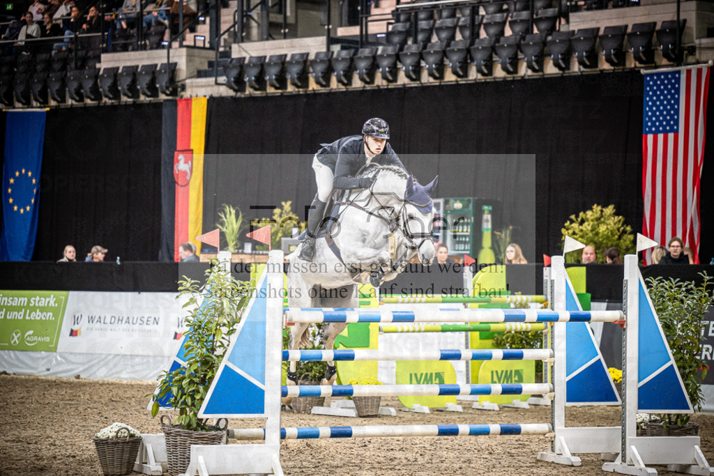 DOS_2568 | Entdecke hochwertige Reitturnierfotos von Foto Oger. Professionell, emotional und authentisch – jetzt Lieblingsmomente im Shop bestellen.Deutschlandweite Turnierfotografie. - Realisiert mit Pictrs.com