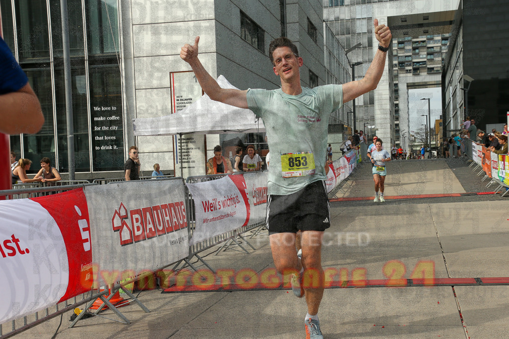 250920_1522_EX1_9137 | Sportfotografie im Rhein-Sieg Kreis, Köln, Bonn, NRW, Rheinland Pfalz, Hessen, etc. Unser Tätigkeitsfeld umfasst den Laufsport vom Volkslauf über den Marathon, Duathlon, Triathon bis zum Ultralauf wie Kölnpfad Ultra oder Schindertrail.