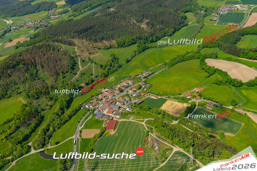 Die Luftaufnahme Leutendorf - Mitwitz wurde 2022 vom Flugzeug aus (keine Drohne) erstellt. Hohe Auflösung -für große Poster und Wandbilder geeignet - Garantiert!