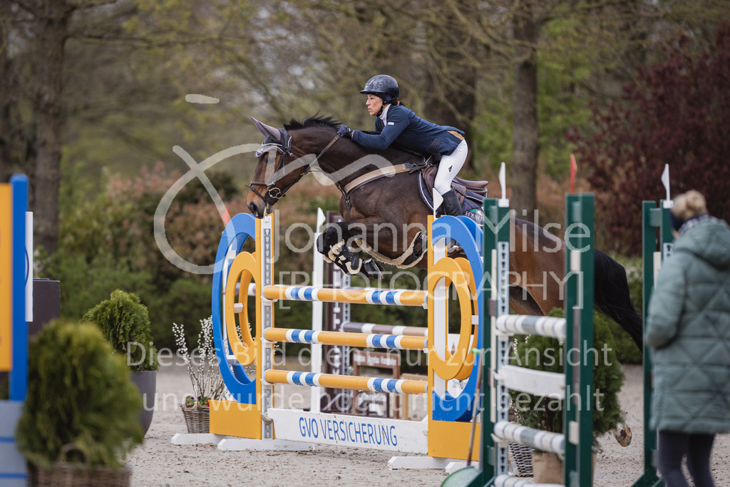 230426_HofSosath_M1-Spr-989 | Deine schönsten Turniermomente als professionelle Fotos! Entdecke hochwertige Pferdesport-Fotografie im Online-Shop. Jetzt Fotos finden & bestellen!