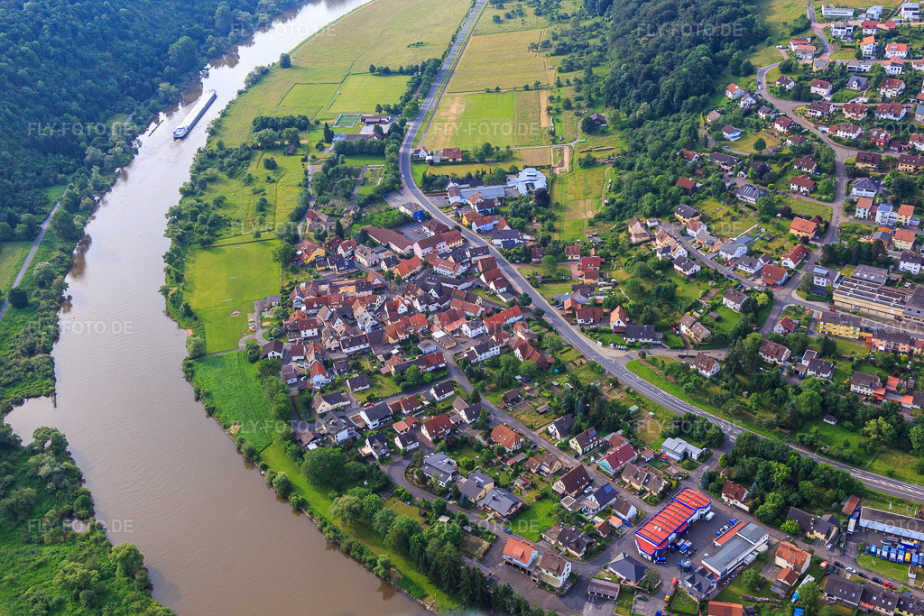 Luftbild: Dorfansicht am Mainufer aus Westen im Ortsteil Eichel in Wertheim im Bundesland Baden-Württemberg in Deutschland. Foto: IMG_089721.jpg vom 11.06.2016 durch Werner Riehm/FLY-FOTO.de