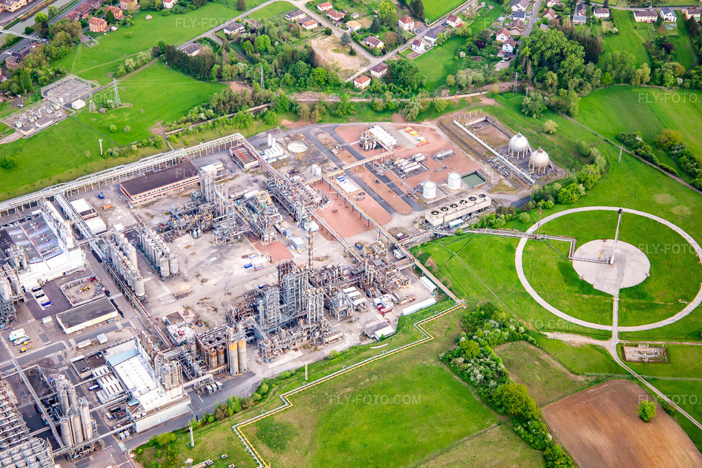 Aerial view: INEOS EUROPE Sarralbe, Ortec Industrie in Sarralbe in the state Moselle, France. – Photo: IMG_140510.jpg taken on 04/30/2024 by Werner Riehm/FLY-FOTO.com – Resolution of the original: 5402 x 3601 px – INEOS Polymers - Usine de Sarralbe – Ortec, groupe international de solutions d'ingénierie et travaux