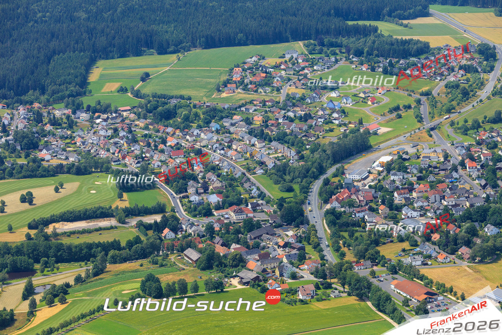 Die Luftaufnahme der Stadt Tröstau wurde vom UL-Flugzeug heraus erstellt ( keine Drohne )- hohe Auflösung für beste Qualität