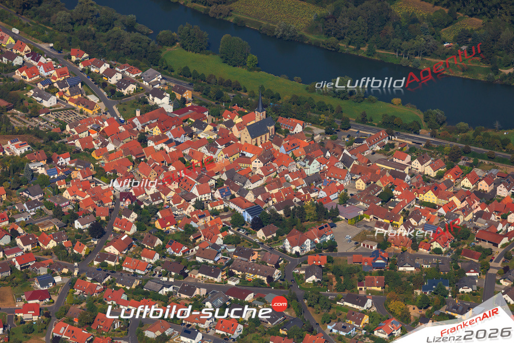 Die Luftaufnahme der Stadt Margetshoechheim wurde vom UL-Flugzeug heraus erstellt ( keine Drohne )- hohe Auflösung für beste Qualität