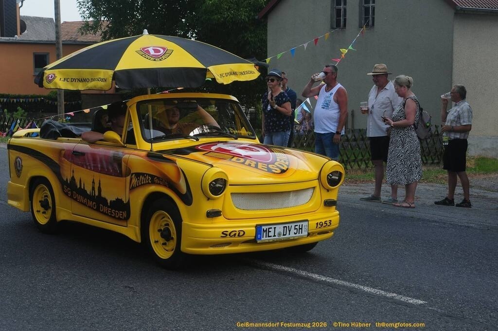 Geißmannsdorf-2026-Festumzug-197 | Festumzug in Geißmannsdorf bei Bischofswerda im Juni 2026. Fotografische Eindrücke und Momentaufnahmen vom Festumzug anläßlich des 800-jährigen Bestehens von Geißmannsdorf - mit Teilnehmern und Gästen, Strohpuppen und geschmückten Vorgärten und Grundstücken - Realisiert mit Pictrs.com