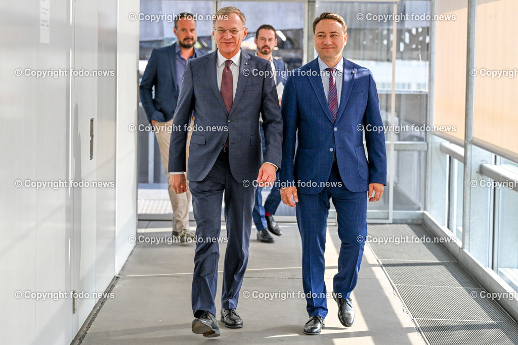 Pressekonferenz LH Stelzer_ LH-Stv. Haimbuchner_ Arbeitsklausur 2023_ 12.09.2023-6 | 12.09.2020, OK Mediendeck Linz, AUT, Pressekonferenz LH Thomas Stelzer, LH-Stv. Manfred Haimbuchner, Menschen entlasten. Wirtschaft foerdern, Präsentation der Ergebnisse der Arbeitsklausur von OoeVP und FPoe Oberoesterreich, im Bild LH Thomas Stelzer (VP), LH-Stv. Manfred Haimbuchner (FP)