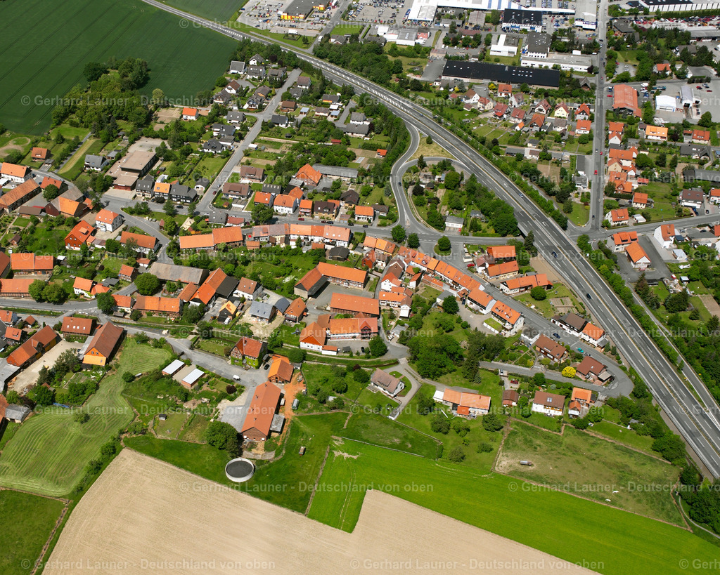 2638342 | JERSTEDT 06.08.2006 Wohngebiet der Mehrfamilienhaussiedlung  in Jerstedt im Bundesland Niedersachsen, Deutschland // Residential area of the multi-family house settlement  in Jerstedt in the state Lower Saxony, Germany Foto: Gerhard Launer