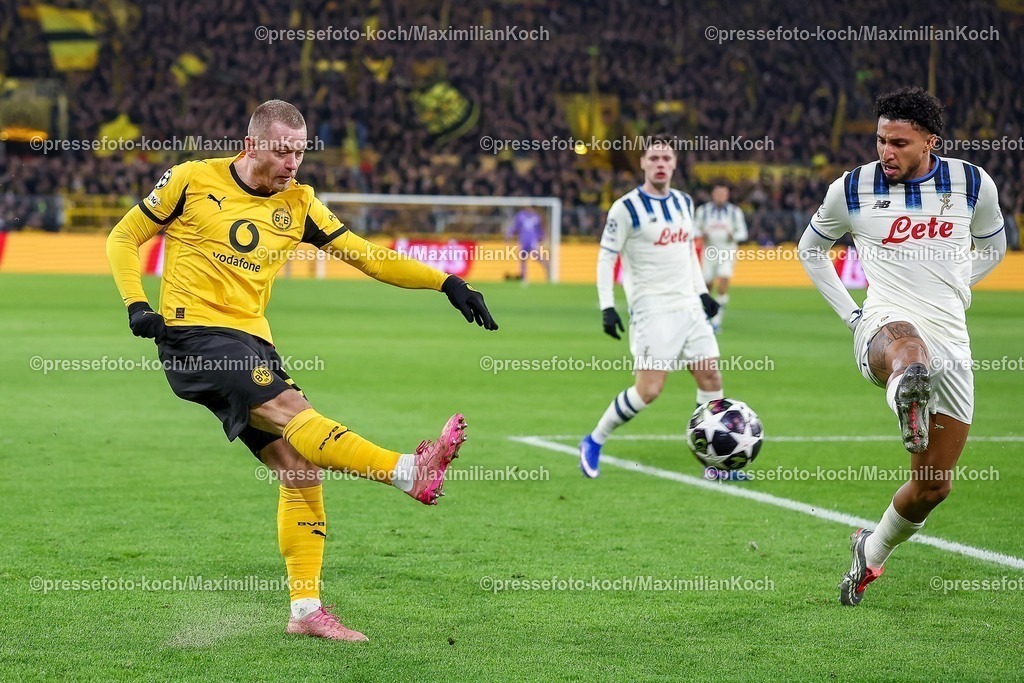 UCL17022601013 | 17.02.2026, Fußball, UEFA Champions League, Borussia Dortmund - Atalanta Bergamo, BVB Stadion, Play-Offs Hinspiel, Saison 2025 2026: Julian Ryerson&nbsp;(BVB #26) Spielt eine Flanke in den Strafraum zu Serhou Guirassy&nbsp;(BVB #09)  Regulations prohibit any use of photographs as image sequences and or quasi-video.