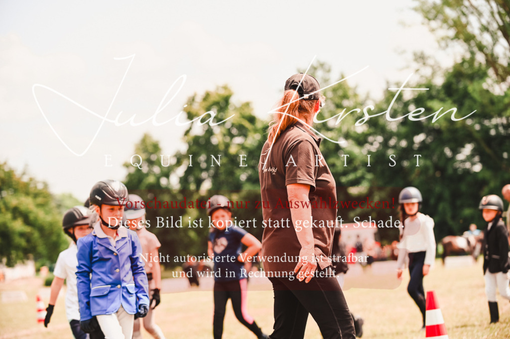 DSC_6445 | Pferde- und Turnierfotografie in Westsachsen. Pferdeportraits, Auftragszeichnungen und intuitive Kunst.