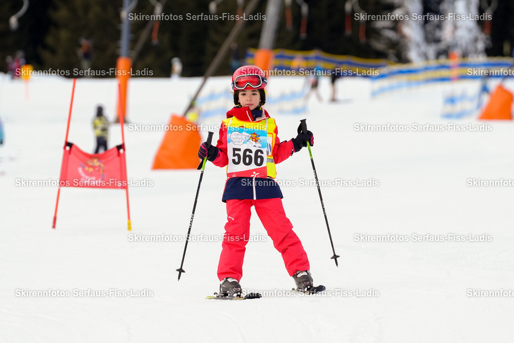 SRF_02.01.2026_0980 | Skirennfotos,Serfaus,Fiss,Ladis,Kinderskirennen,Winter,Tirol,Oberland,skirace,SFL,feelfree,weil wir's genießen,ski,Ski,skifahren,Sonnenplateau, - Realisiert mit Pictrs.com