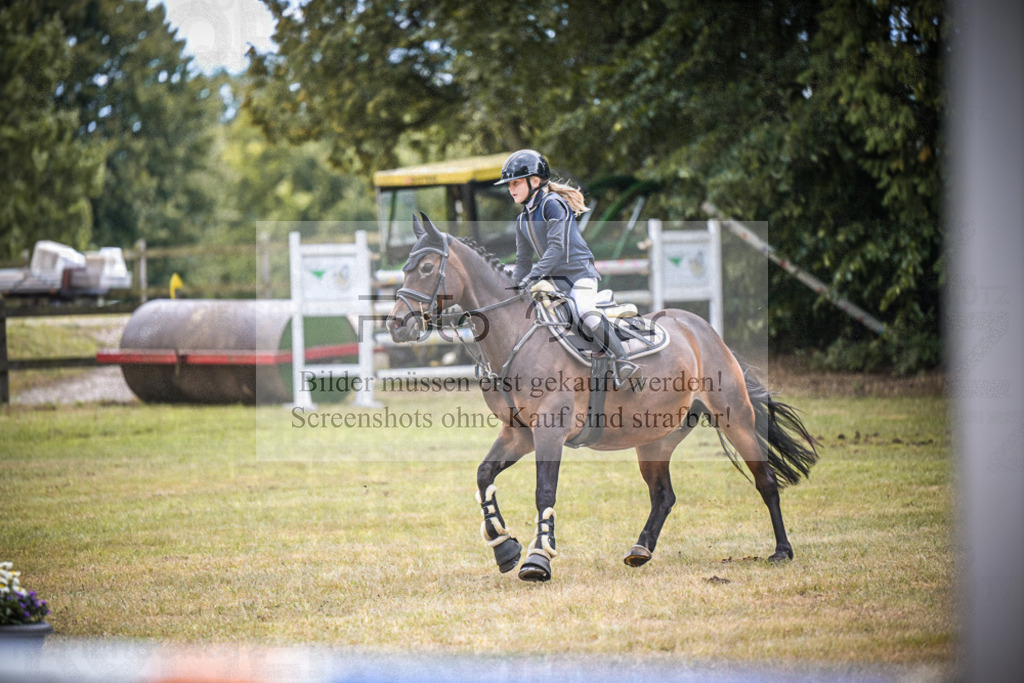 DOS_0955 | Entdecke hochwertige Reitturnierfotos von Foto Oger. Professionell, emotional und authentisch – jetzt Lieblingsmomente im Shop bestellen. - Realisiert mit Pictrs.com