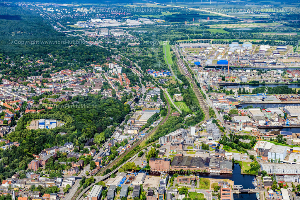 Hamburg_Harburg_Seehafen_Gewerbegebiet_ELS_1509050823 | HAMBURG 05.08.2023 Entwicklungsbebietzum Innovationspark zwischen Hafen und Bahn in Hamburg-Harburg, Deutschland. // Development area for the innovation park between the port and the railway in Hamburg-Harburg, Germany. Foto: Martin Elsen
