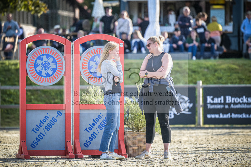 DOS_1827 | Entdecke hochwertige Reitturnierfotos von Foto Oger. Professionell, emotional und authentisch – jetzt Lieblingsmomente im Shop bestellen.Deutschlandweite Turnierfotografie. - Realisiert mit Pictrs.com