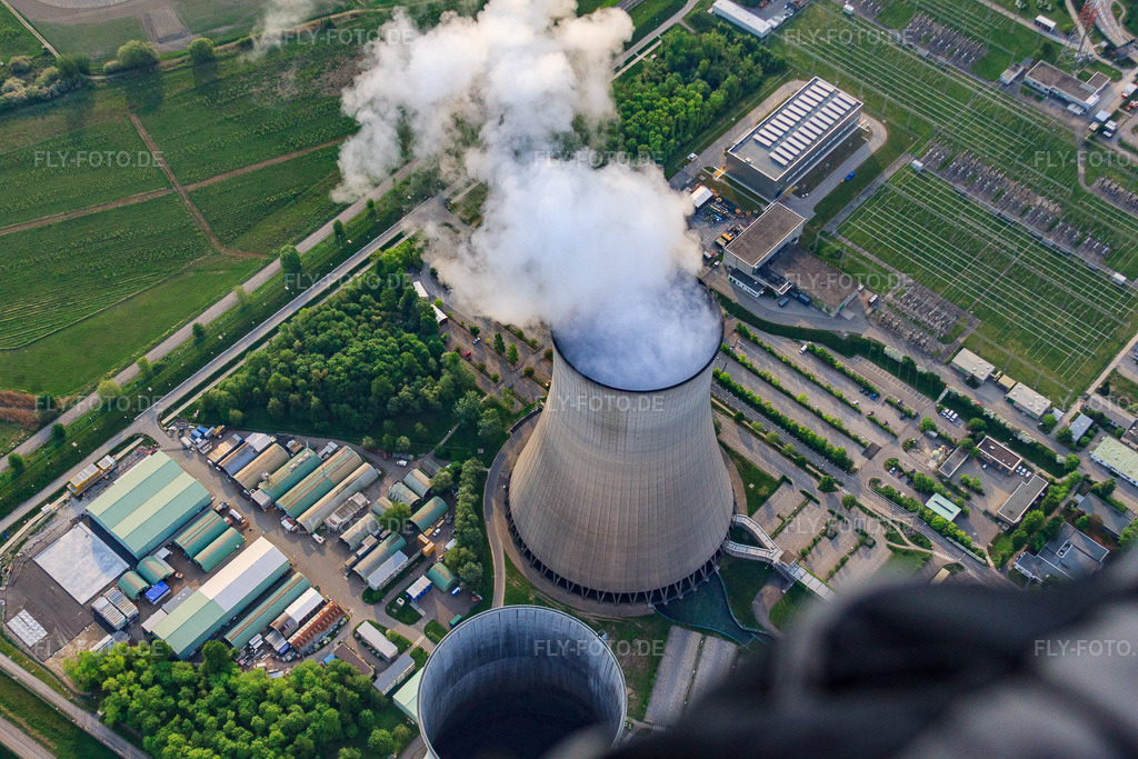 Luftbild: Blick in die Kühltürme des KKW in Philippsburg im Bundesland Baden-Württemberg in Deutschland. Foto: IMG_40428.jpg vom 24.04.2011 durch Werner Riehm/FLY-FOTO.deAuflösung des Originals: 4752 x 3168 px
