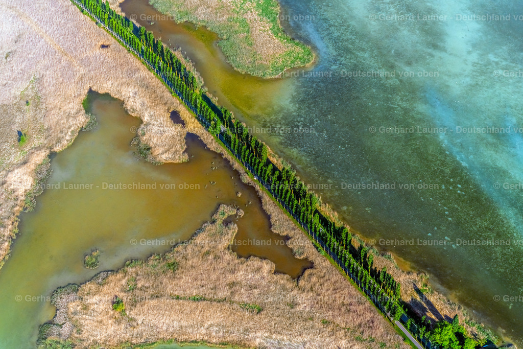 4028409 | REICHENAU 17.05.2020 Steg zur Bodensee-Insel Reichenau in Reichenau im Bundesland Baden-Württemberg. // Bridge to the Island Reichenau on the Lake of Constance during sunset in Reichenau in the state Baden-Wurttemberg. Foto: Gerhard Launer