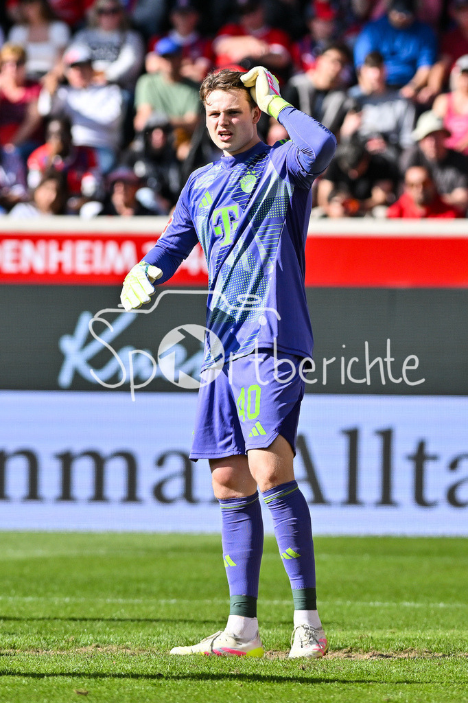 1. FC Heidenheim - FC Bayern München | im Bild Jonas Kurt URBIG (FC Bayern Muenchen 40) / Einzelfoto / Freisteller / Bundesliga: 1. FC Heidenheim - FC Bayern Muenchen, Voith Arena am 19.04.2025