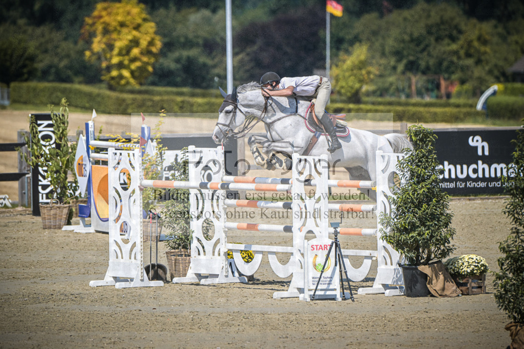 DOS_2062 | Entdecke hochwertige Reitturnierfotos von Foto Oger. Professionell, emotional und authentisch – jetzt Lieblingsmomente im Shop bestellen.Deutschlandweite Turnierfotografie. - Realisiert mit Pictrs.com
