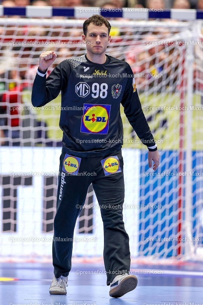 EHF19012601120 | 19.01.2026, Handball, Men's EHF EURO 2026, Österreich - Serbien, Jyske Bank Boxen in Herning, Dänemark, Preliminary Round:  Constantin Möstl (Austria #98) jubelnd
