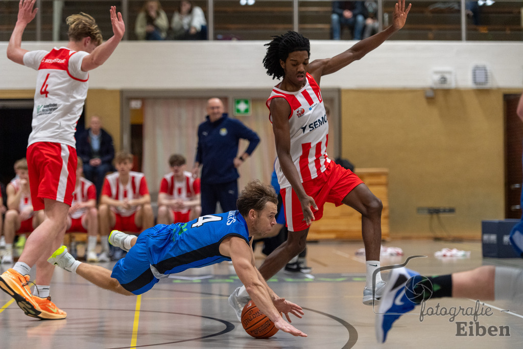 TSG Westerstede-Fortuna Logabirum | Basketball 2. Regionalliga; TSG Westerstede 2 (weiß)- Fortuna Logabirum (blau) am 12.12.2025 in Westerstede (Hössensportzentrum), Photo: Philip Eiben 2025 - Realisiert mit Pictrs.com