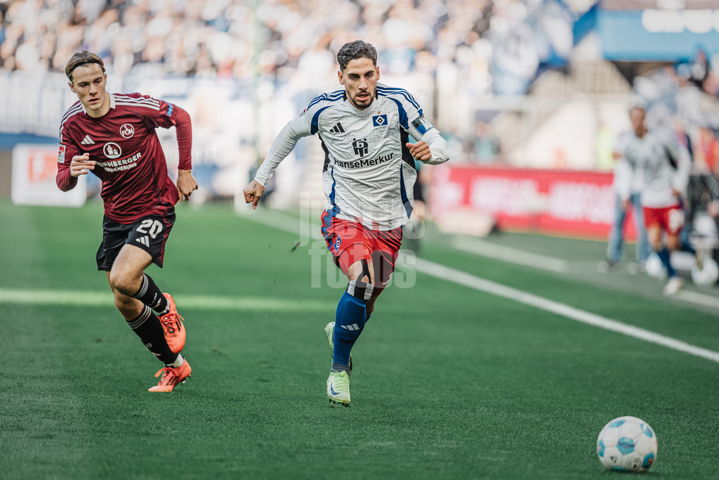 Fußball | Männer | Saison 2024/2025 | 2. Fußball-Bundesliga | 11. Spieltag | Hamburger SV vs. 1. FC Nürnberg | 03.11.2024 | Ludovit Reis (#14, HSV) läuft zum Ball