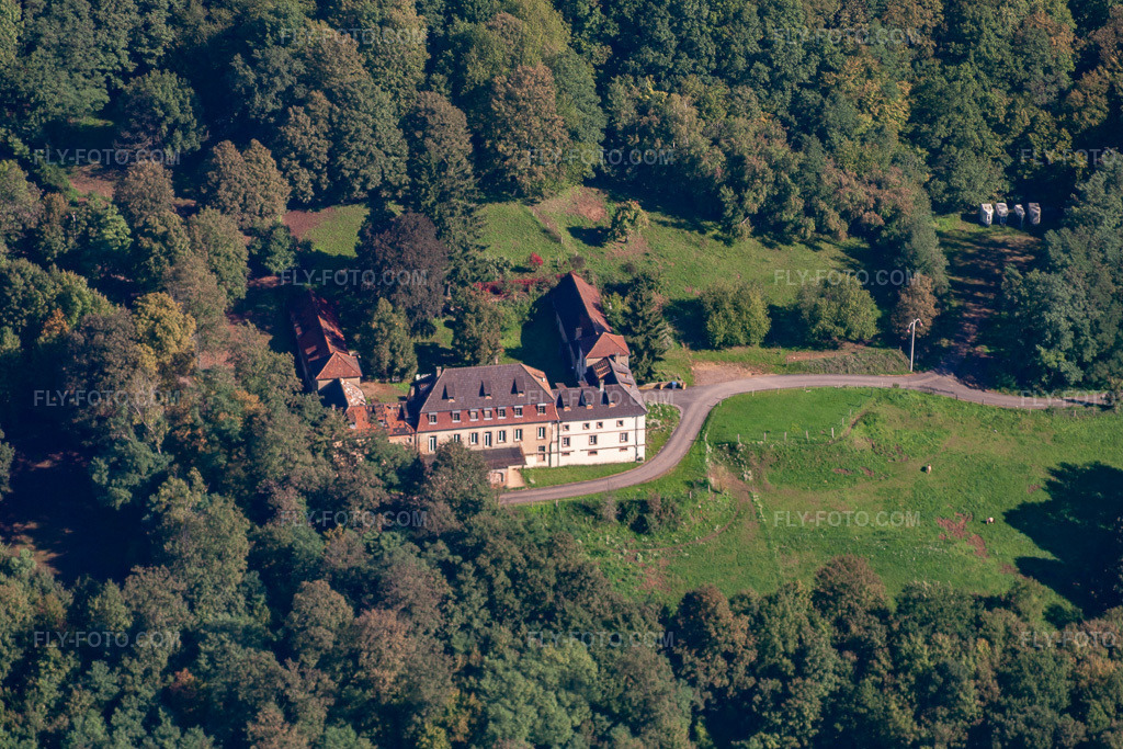 Aerial view: Ecolieu Langenberg Alsace in the district Weiler in Wissembourg in the state Bas-Rhin, France.Photo: IMG_4316.jpg taken on 10/08/2006 by Werner Riehm/FLY-FOTO.comResolution of the original: 3299 x 2199 pxEcolieu Langenberg