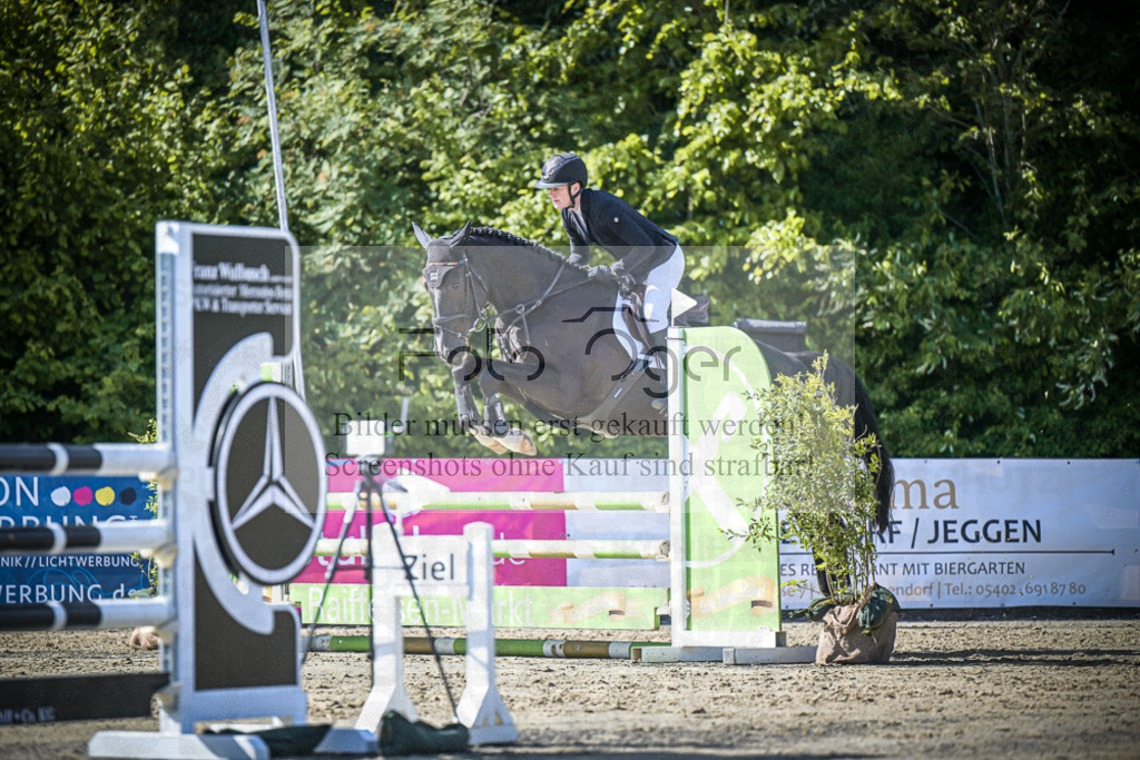 DOS_8845 | Entdecke hochwertige Reitturnierfotos von Foto Oger. Professionell, emotional und authentisch – jetzt Lieblingsmomente im Shop bestellen.Deutschlandweite Turnierfotografie. - Realisiert mit Pictrs.com