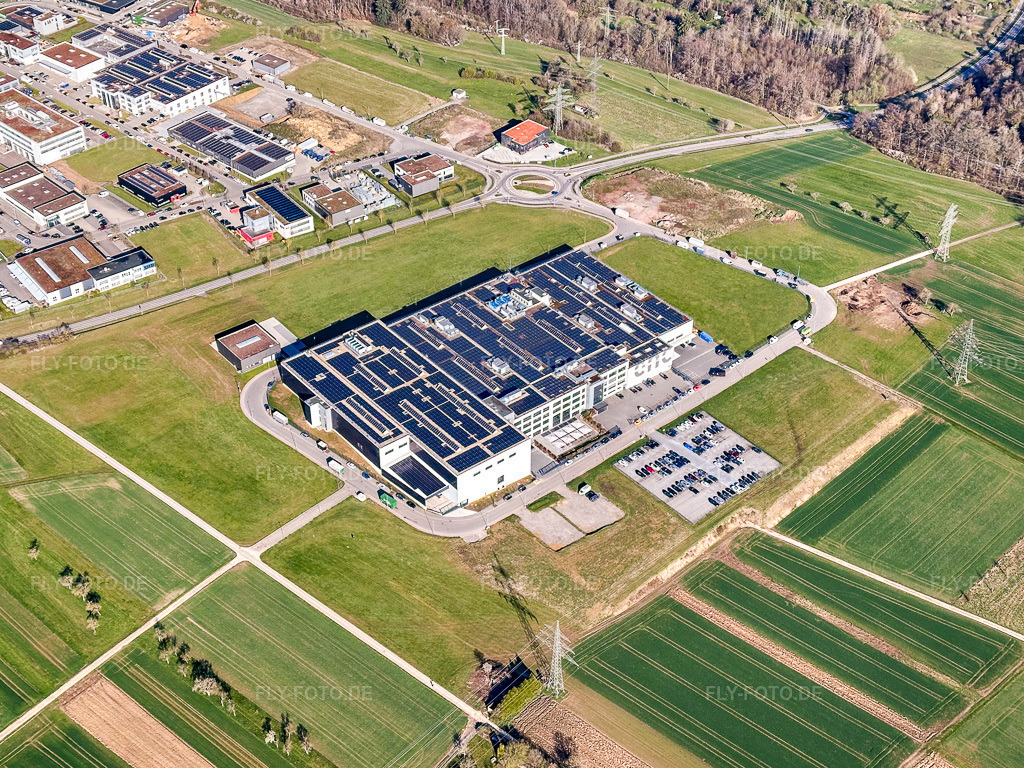 Luftbild: Neubau der Firma Kappler GmbH & Co. KG in Birkenfeld im Bundesland Baden-Württemberg in Deutschland. Foto: IMG_154187.jpg vom 02.04.2026 durch Werner Riehm/FLY-FOTO.deAuflösung des Originals: 3786 x 2839 pxkapplercnc | CNC-Präzisionstechnik | Birkenfeld
