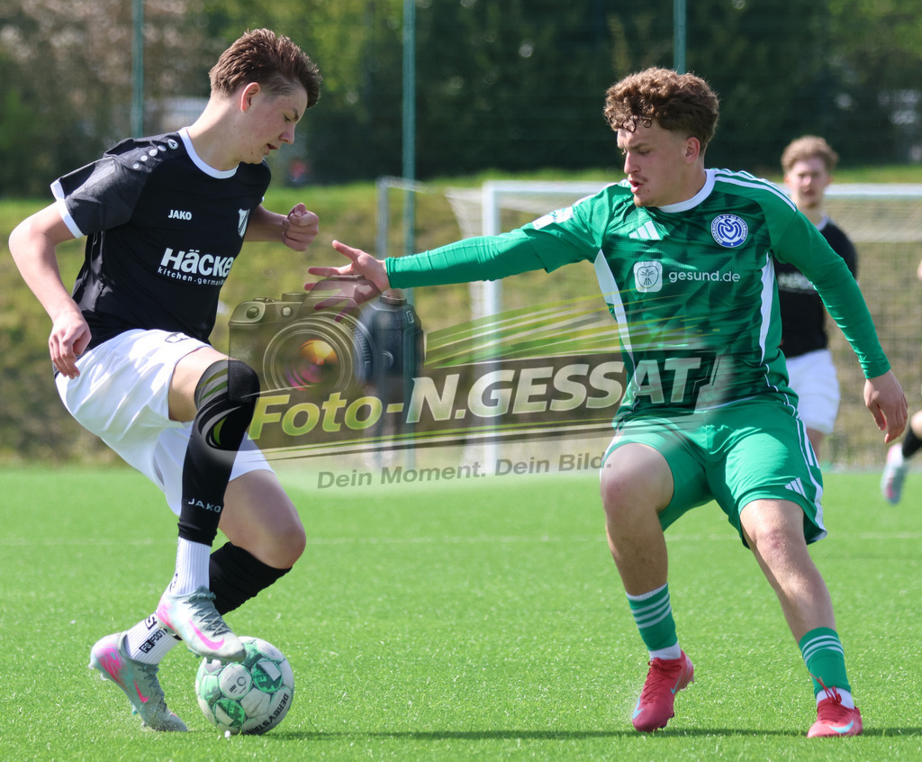 SV Rödinghausen - MSV Duisburg | Auf dem Bild zu sehen: schwarz SV Rödinghausen ; grün MSV Duisburg: SV Rödinghausen, MSV Duisburg, Saison 25/26, A-Jugend, Testspiel, Rödinghausen, Deutschland - Realisiert mit Pictrs.com
