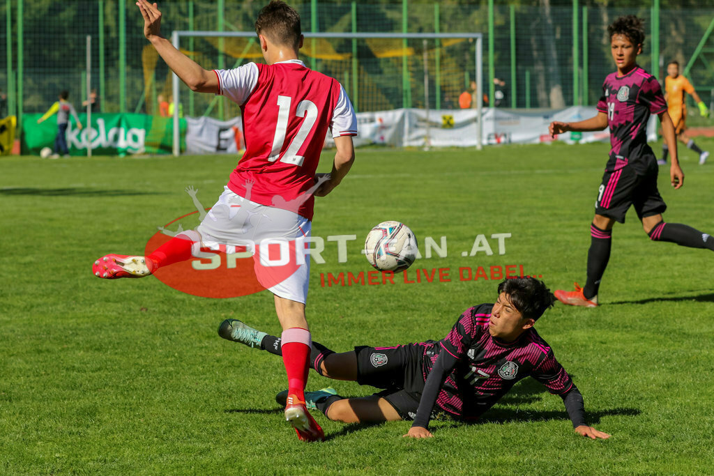 AUSTRIA U15 - MEXICO U15 | ILIA IVANSCHITZ (Austria #12) Juan Velarde (Mexico #17) Ocelotl Liberos (Mexico #14) ; AUSTRIA U15 - MEXICO U15 am 29.04.2022 in Arnoldstein
(Sportplatz), AUSTRIA, (Photo by Ernst Krawagner sport-fan.at) - Realisiert mit Pictrs.com