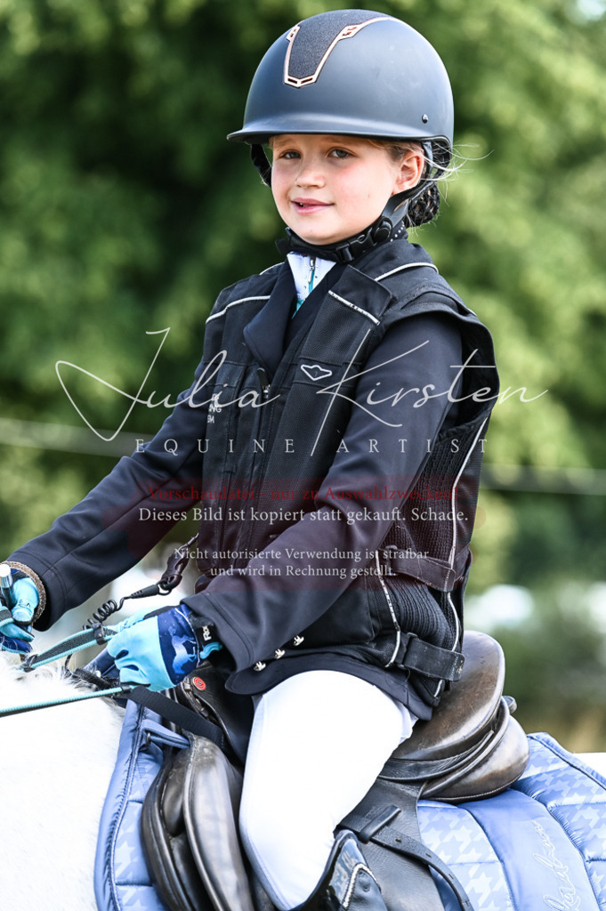 DSC_9805 | Pferde- und Turnierfotografie in Westsachsen. Pferdeportraits, Auftragszeichnungen und intuitive Kunst.